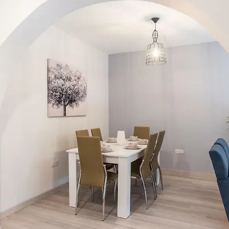 Oniro 105 * لارنكا